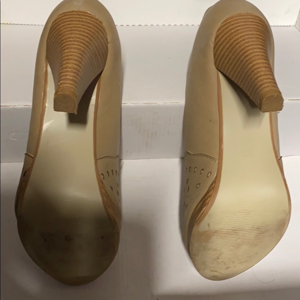 Tan heels - Picture 4 of 4